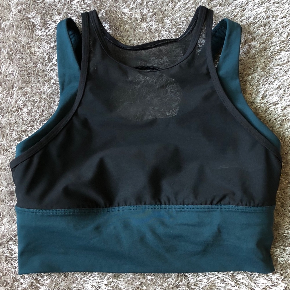 Lululemon sports bra size 6.